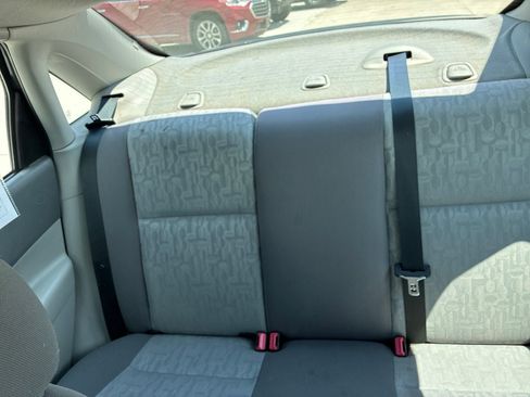 Used 2005 Ford Focus ZX4 Sedan FWD image 17