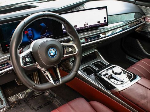 Used 2024 BMW i7 xDrive60 image 19