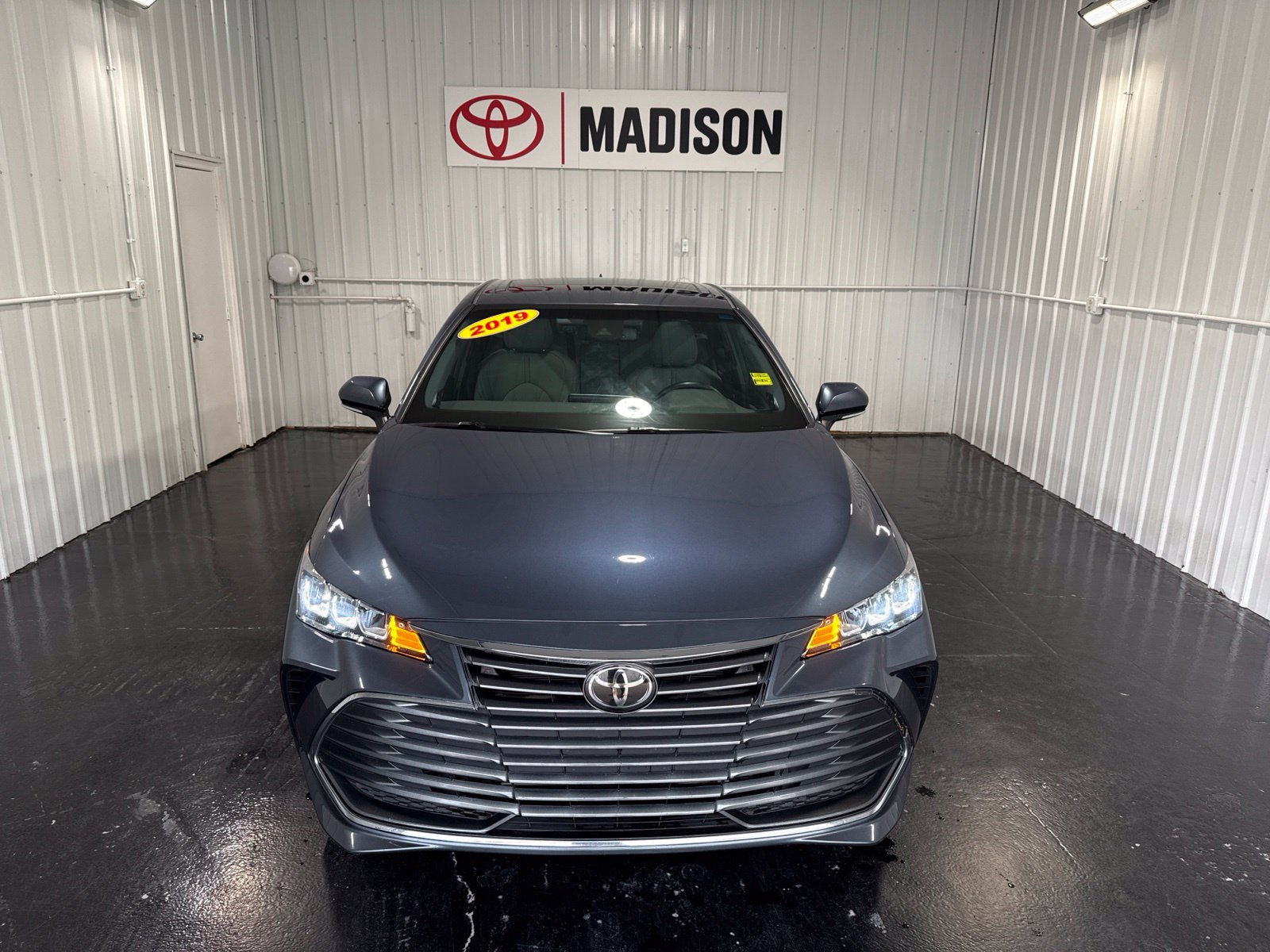 Used 2019 Toyota Avalon XLE w/ Moonroof Package FWD image 7