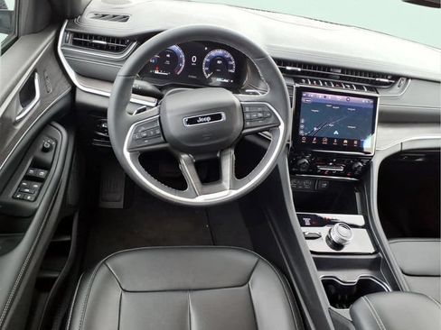 Used 2024 Jeep Grand Cherokee Limited AWD/4WD image 17