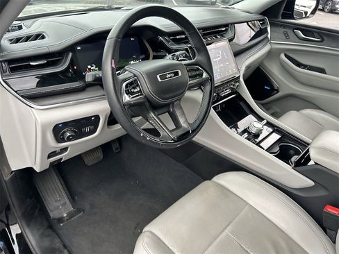 Used 2022 Jeep Grand Cherokee Overland w/ Advanced Protech Group III image 15