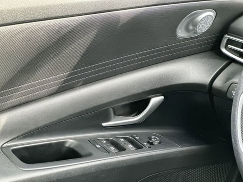 Used 2023 Hyundai Elantra SEL w/ Winter Weather Package image 17