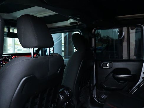 Used 2021 Jeep Wrangler Unlimited Rubicon image 38