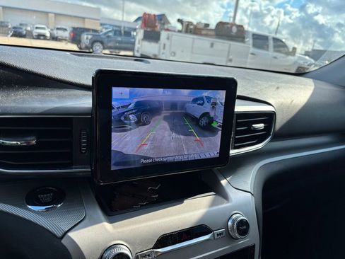 Used 2023 Ford Explorer XLT w/ Equipment Group 202A RWD image 13