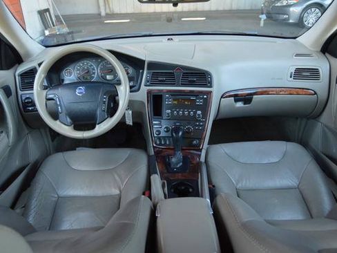 Used 2005 Volvo XC70 AWD/4WD image 14