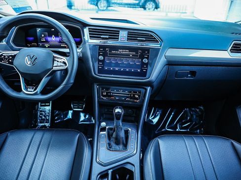 Used 2022 Volkswagen Tiguan SE R-Line image 18