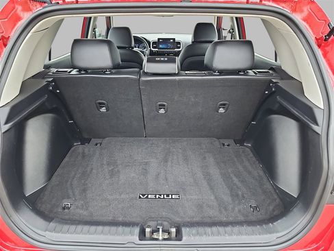 Used 2022 Hyundai Venue Limited w/ Cargo Package image 12