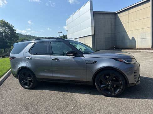 Used 2025 Land Rover Discovery Dynamic SE AWD/4WD image 4
