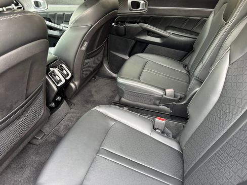Used 2022 Kia Sorento SX image 12
