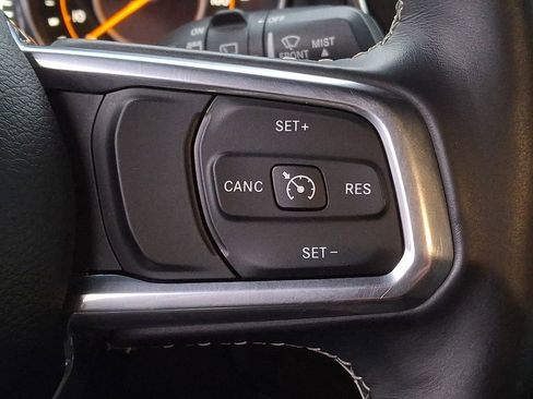 Used 2020 Jeep Wrangler Unlimited Sahara image 19