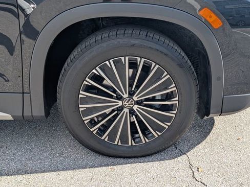 Certified 2025 Volkswagen Tiguan S w/ 18" Wheel Package image 9