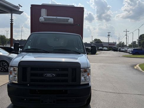 Used 2023 Ford E-350 and Econoline 350 Super Duty w/ Power Windows & Locks Group RWD image 4