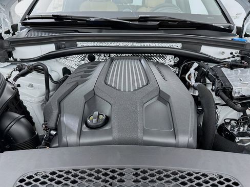 Certified 2026 Porsche Macan AWD/4WD image 32
