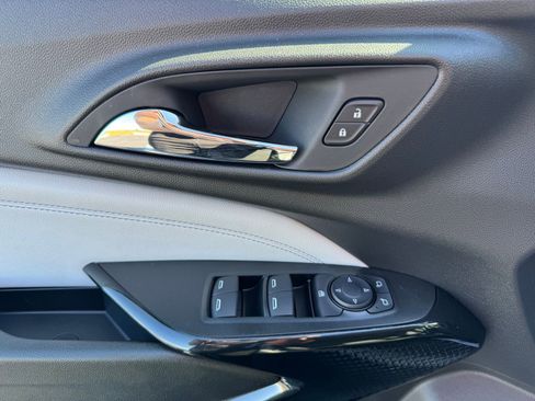 New 2025 Chevrolet Trax LT w/ LT Convenience Package image 21