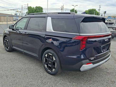 New 2026 Kia Carnival EX FWD image 4
