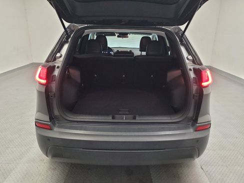 Used 2019 Jeep Cherokee Latitude Plus FWD image 29