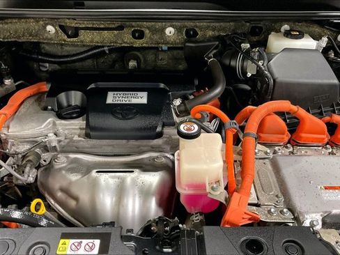 Used 2018 Toyota RAV4 Limited AWD/4WD image 10