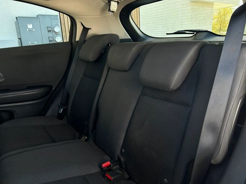Used 2022 Honda HR-V EX image 9