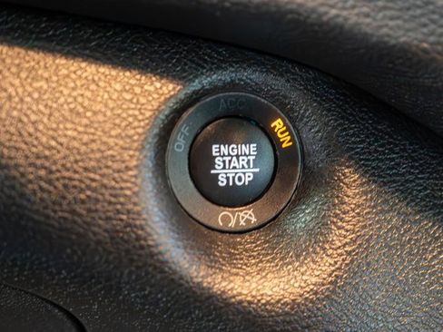 Used 2020 Jeep Cherokee Limited image 25