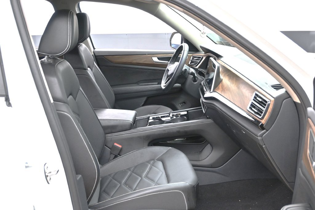Used 2025 Volkswagen Atlas SE w/ Black Wheel Package AWD/4WD image 23
