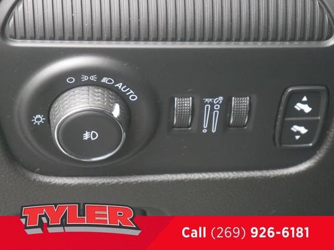 Used 2022 Jeep Wagoneer Series III w/ Premium Group I AWD/4WD image 22