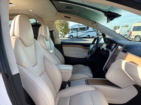 Used 2019 Tesla Model X Long Range AWD/4WD image 19