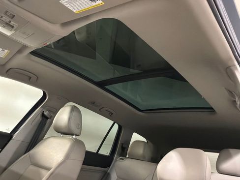 Used 2022 Volkswagen Atlas SE w/ Panoramic Sunroof Package AWD/4WD image 5