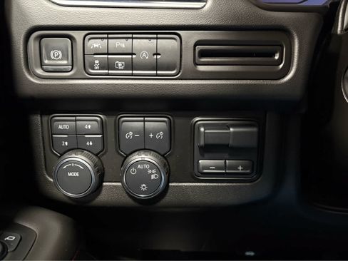 Used 2024 Chevrolet Tahoe RST w/ Sport Performance Package AWD/4WD image 27