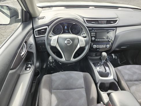 Used 2016 Nissan Rogue SV image 25