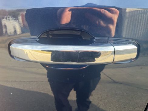 Used 2022 Chevrolet Silverado 1500 LTZ w/ LTZ Premium Package image 40