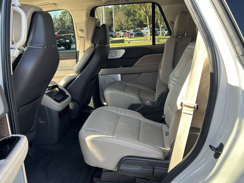 Used 2024 Lincoln Navigator Reserve image 35