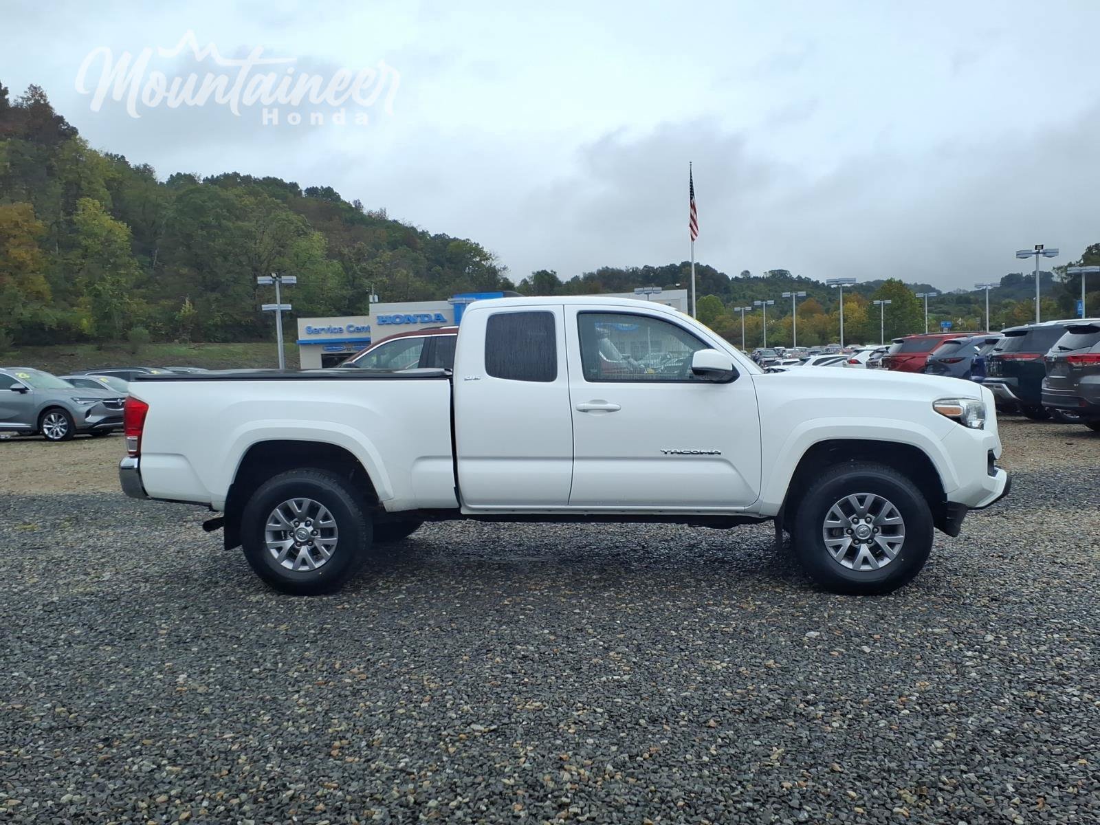 Used 2016 Toyota Tacoma SR5 RWD image 4