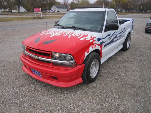 Used 2000 Chevrolet S10 Pickup Xtreme w/ Preferred Equipment Group image 3