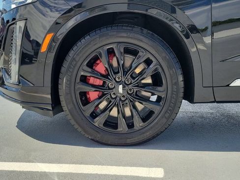 Certified 2023 Cadillac XT6 Sport w/ Technology Package AWD/4WD image 9
