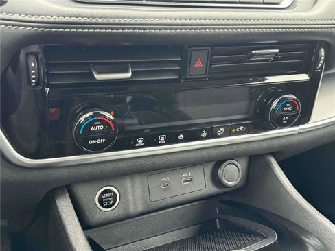 Certified 2022 Nissan Rogue SV image 34