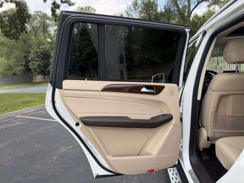 Used 2019 Mercedes-Benz GLS 450 4MATIC image 21