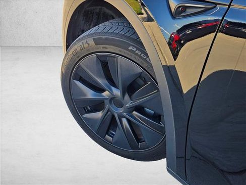 Used 2025 Tesla Model Y Long Range RWD image 7