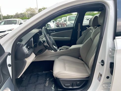 Used 2023 Genesis G70 2.0T RWD image 12
