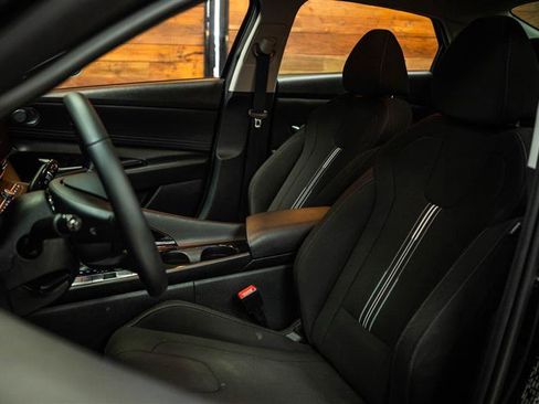 Used 2023 Hyundai Elantra SEL w/ Convenience Package FWD image 9