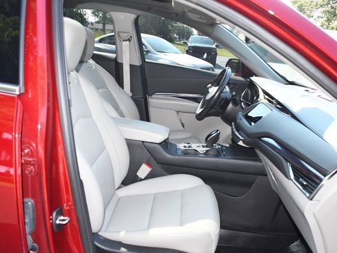 Used 2023 Cadillac XT4 Luxury w/ Cold Weather Package FWD image 24