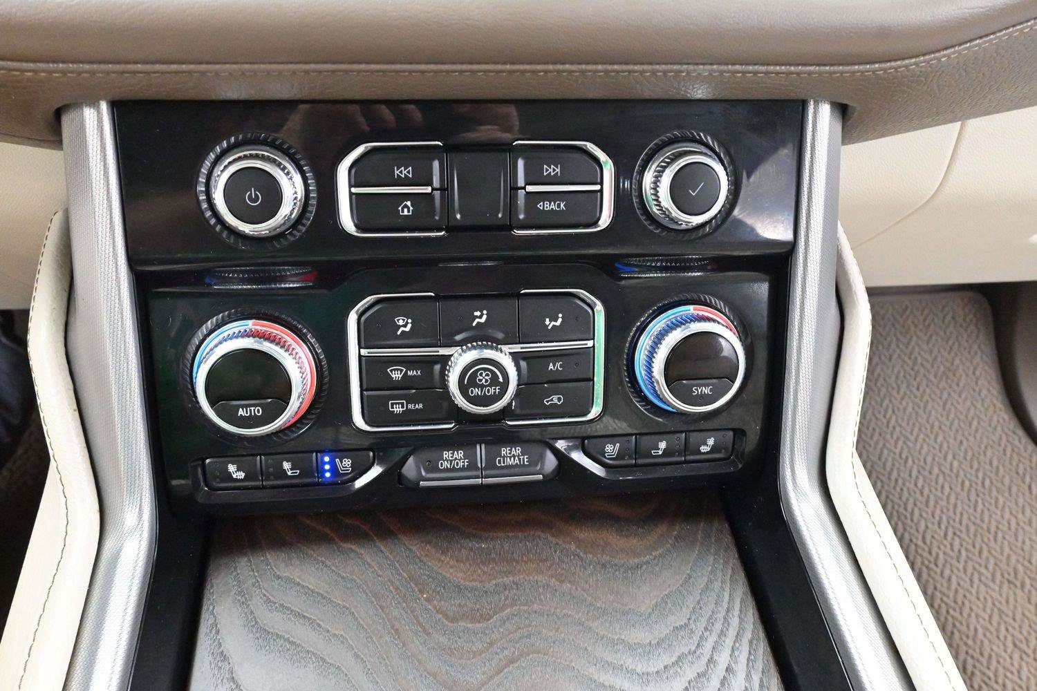 Used 2023 GMC Yukon XL Denali AWD/4WD image 28