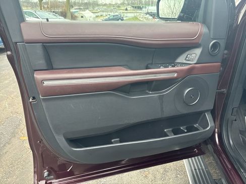 Used 2023 Ford Expedition Limited image 9