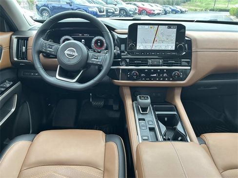 Used 2025 Nissan Pathfinder Platinum w/ Cargo Package image 17