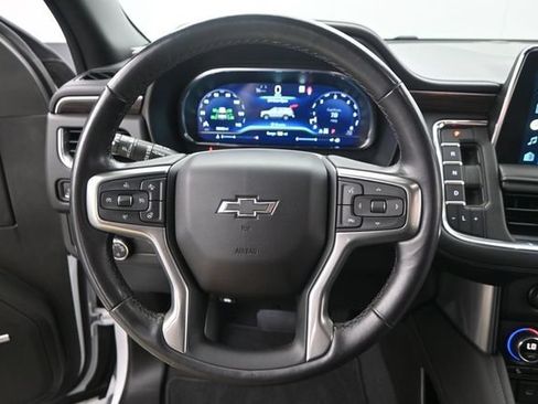Used 2022 Chevrolet Tahoe Z71 w/ Luxury Package AWD/4WD image 7