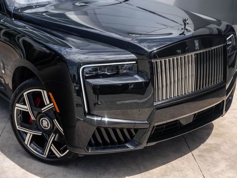 Certified 2025 Rolls-Royce Cullinan Black Badge w/ Leather Finishing Pack AWD/4WD image 3