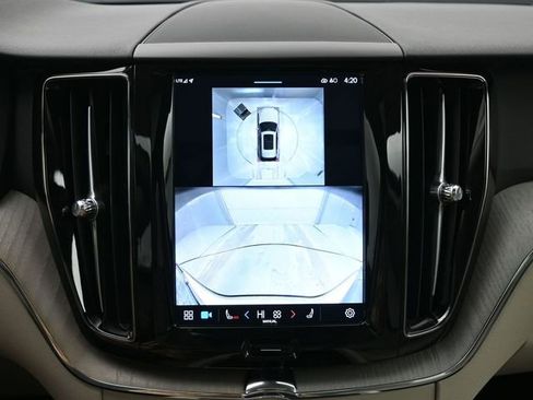 Used 2024 Volvo XC60 B5 Plus image 21