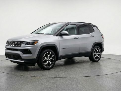 Used 2025 Jeep Compass Limited AWD/4WD image 3