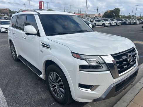 Used 2022 Nissan Armada SL w/ Captain's Chairs Package image 2