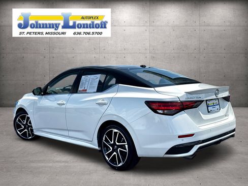 Used 2025 Nissan Sentra SR w/ SR Premium Package FWD image 3