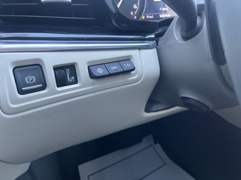 Used 2024 Cadillac XT6 Premium Luxury w/ Technology Package image 27